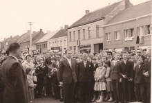 Burgemeester Otte op de grote markt, Sint-Lievens-Houtem, 1959