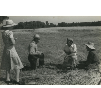 Bliki Césaer, Marguerite Van Hecke, Christine Lampaert en André Van Hecke, opname film “Ouden Balegemsen” (van Roger Van Brakel), 1978