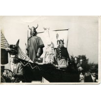 Vikingen tijdens feestelijke inhuldiging deken Rijckaert, Oosterzele, 1959