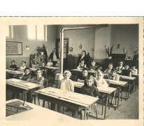 Schepen Christine De Pus op 10-jarige leeftijd met haar klasgenootjes van de gemeenteschool in Oudegem, 1969 