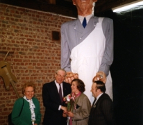 Inhuldiging van reus Mondje Wollaert door burgemeester Jean Pede, Merelbeke, 1989