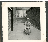 Marc Moerman op zijn driewieler, Merelbeke, 1961