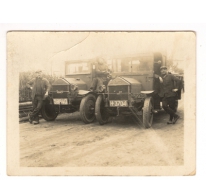 René Heyndrickx aan enkele wagens, Gontrode, jaren 1930
