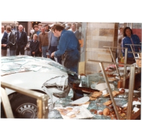 Bakker De Paepe meet schade op na auto-ongeval, Merelbeke, 1982.