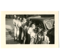 Familie Vander Heyden aan de Citroën van Arthur De Meyer, Gentbrugge, 1950