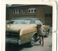 Mario Brisard aan een Pontiac, Bavegem, 1972-1973
