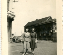 Mariette Rouckhout en een vriendin, Elene, 1950