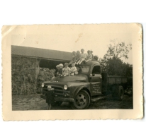 Kinderen op een vrachtwagen, Balegem, 1957