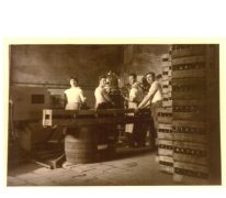 Bottelen van bier Canda, Landskouter, jaren 1950