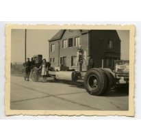 Met de familie aan de benzinepomp, Bottelare, 1945-1955