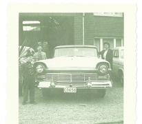 Familiekiekje bij een Amerikaanse Lincoln, Sint-Lievens-Houtem, 1955-1960