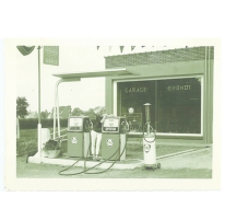 Tussen twee benzinepompen, Sint-Lievens-Houtem, 1960-1970