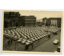 Mooi op een rij voor de jaarlijkse keuring, Brussel, 1950-1960