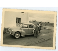 Bij de auto na de plechtigheid, 1940-1950