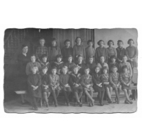 Klasfoto meisjesschool (lager onderwijs) te Balegem, jaren 20