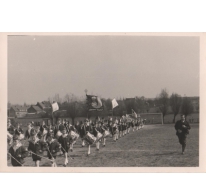 Jeugdfanfare op voetbalplein, Sint-Lievens-Houtem, 1968