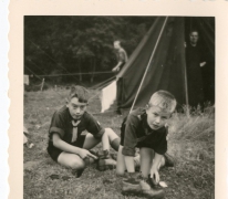 Chiro Melle, schoenen poetsen, Frahan, Ardennen, 1962