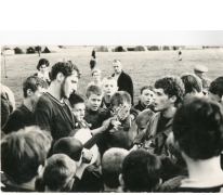 Chiro Melle, gitaar spelen op kamp, Louvegnié, 1968