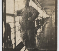 Robert De Kerpel op het dek van de boot naar Amerika, 1919