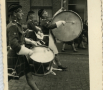 Trommels in bevrijdingsstoet, Sint-Lievens-Houtem, 1940-1945