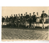 Chiro Melle, groepsfoto langs de weg, 1943- 1947