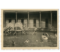 De chirojongens in het zwembad van College Melle, 1955