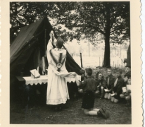 Eucharistieviering op chirokamp, Louis-Marie, 1956