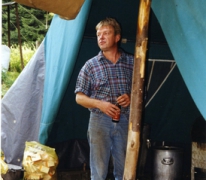 Ludwig De Poorter aan de keukentent, Maboge, 2001