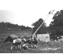 De mast van chiro Melle op kamp, Manderfeld, 1973