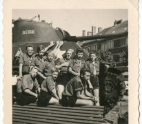 Chiro Melle rust uit tijdens fietstocht, Bastogne, jaren 1950