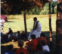 Misviering op kamp, Opont, 1999.
