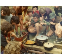 Hongerige chiroleden op fietstocht in Frankrijk, 1974