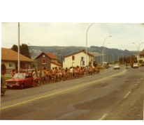 Chiro Melle rijdt in colonne Lourdes binnen, 1975