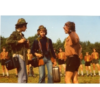 Tipspel tijdens opening chirokamp, Molenbeersel, 1975