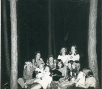 Zangstonde in het bos chiro Geertrui, Grote Brogel, 1975