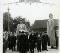 Eerste betonweg Kattestraat, stoet, Landskouter, 1956