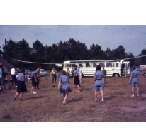 Chiro Melle Geertrui. Ouders spelen volleybal. Kamp in Geel, 1967.
 