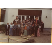 Groepsfoto met reuzen van Destelbergen, Destelbergen, 1976