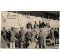 Graaf zeppelin in de Gondel van zijn luchtschip, 1913