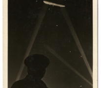 Nachtelijke zeppelin gevat in schijnwerper, 1915