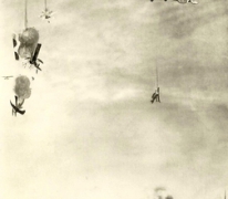 Mislukte Engelse luchtaanval op Duitse marinebasis Cuxhafen verdedigd door zeppelins.
