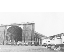 Zeppelinhal van Gontrode met een Gotha vliegtuig, 1915.
