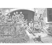 De officieren-vliegeniers van de 13 Staffel op het kasteel Drory, Merelbeke, 1917