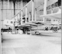 Gotha vliegtuig in de hanger van Sint-Denijs-Westrem,1917
