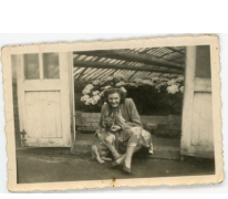 Christine en hond aan de serres, Melle, 1946