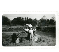 Werken voor het graven van waterbekkens op het domein van de watermolen, Bavegem, ca. 1920