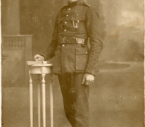 Portret boomkweker Edmond De Moor als soldaat, Oosterzele, jaren 1920
