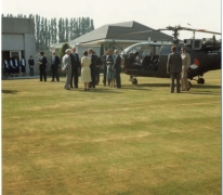 Prinses Margriet van Nederland en prins Pieter Van Vollenhove na aankomst per helikopter, inhuldiging gedenkbeeld pater Van De Velde, Merelbeke, 1981 Prinses Margriet van Nederland en prins Pieter Van Vollenhove na aankomst per helikopter, inhuldiging gedenkbeeld pater Van De Velde, Merelbeke, 1981