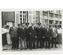 Groepsfoto gemeentepersoneel, Schepencollege en burgemeester Jean De Schryver, Lochristi, 1960