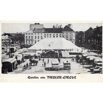 Circustent en opstelling met wagens van het Tiroler Circus te Charleroi